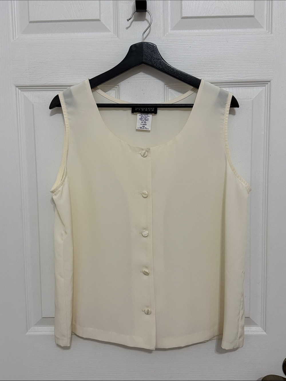 Graver Studio women’s button down front cream blouse